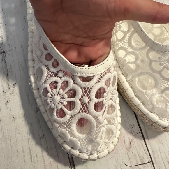 Universal Thread Women’s Size 9 White Lace Floral Espadrille Flats Mary Jane - Picture 5 of 11